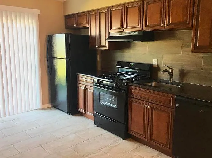 37 Hopewell Ln #A — Photo 4