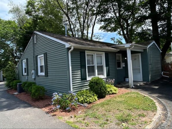 225 Cooper Pl