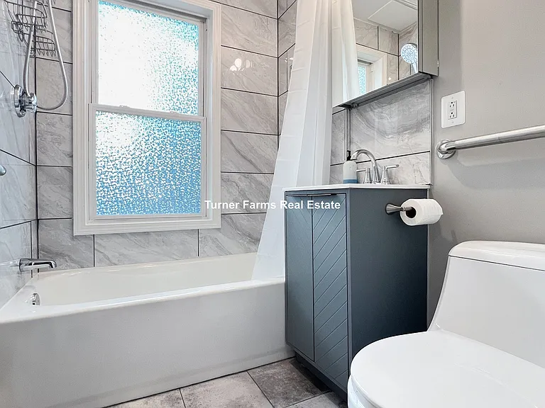 150 5th St #11 — Photo 11