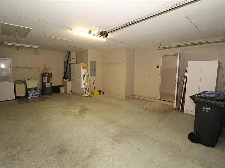 301 Bryce Ct — Photo 35