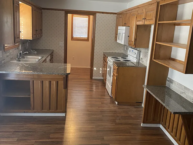 1023 E Dell Ave — Photo 5
