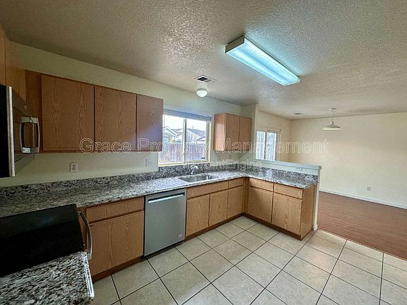 5th image of 5049 N Joplin Ct