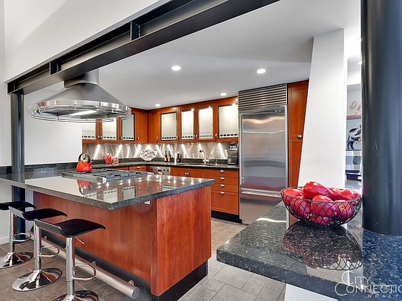 4th image of 135-145 W 70th St #7E