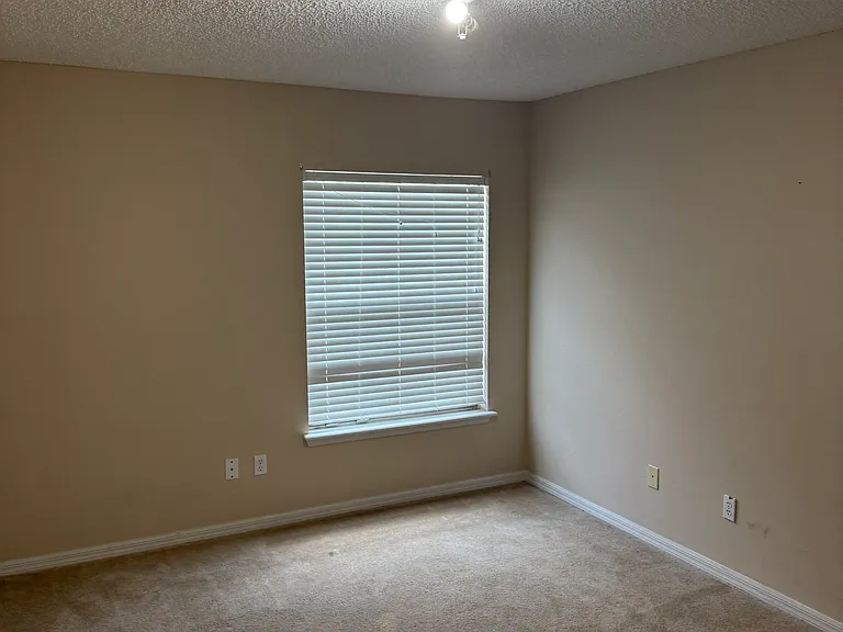 3055 Tower Oaks Dr — Photo 10