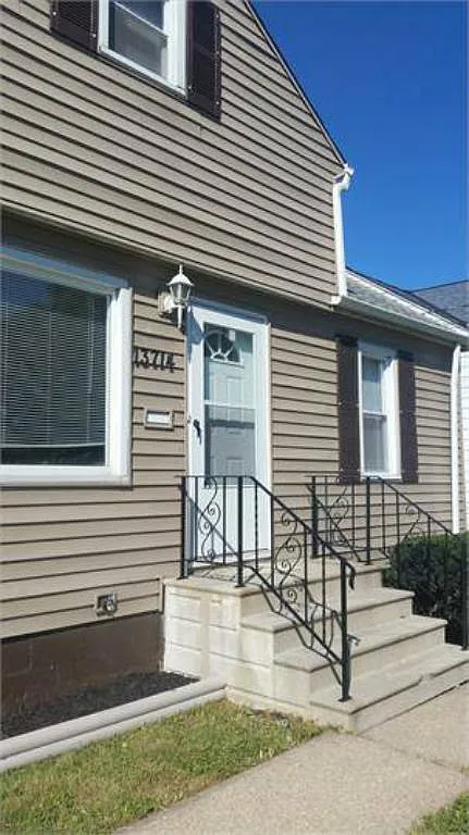 13714 Bennington Ave photo 1