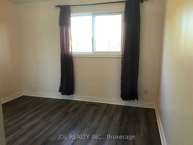 87 Strathmore Dr — Photo 8