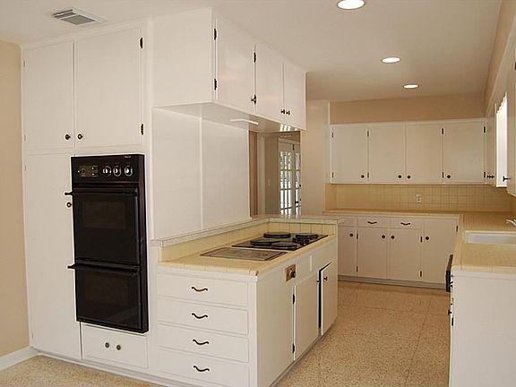 3rd image of 5109 Colonial Dr