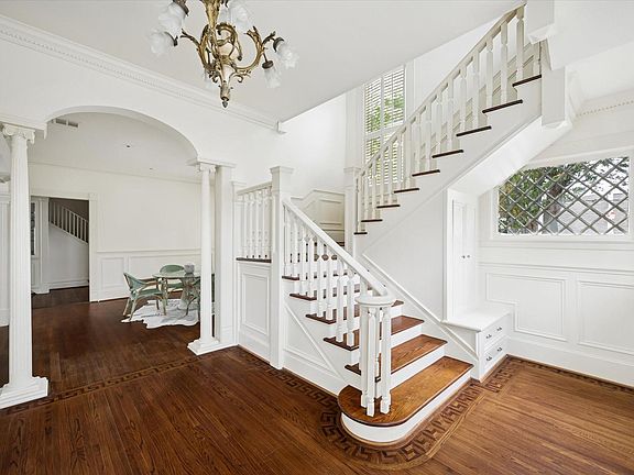 5th image of 200 Westmoreland St