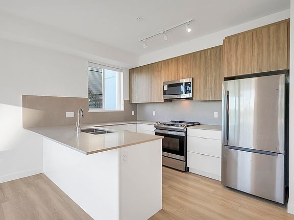 3rd image of 11913 Burnett St #104