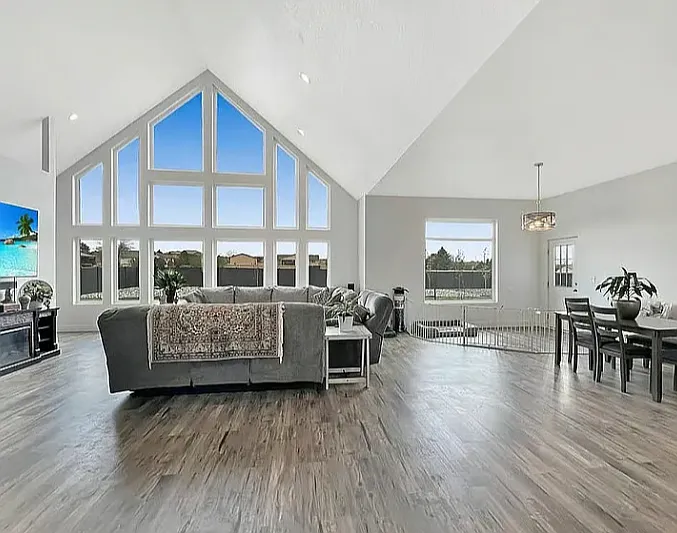 5 bed, 4600 sqft, $1,295 — Photo 3