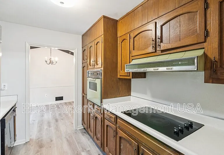 2600 Lantern Ln — Photo 6
