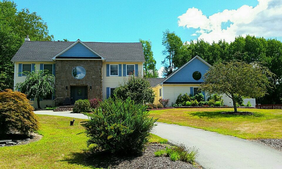 1st image of 10 Megan Ln