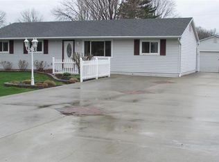 1835 Lathrop Dr, Fort Wayne, IN 46808