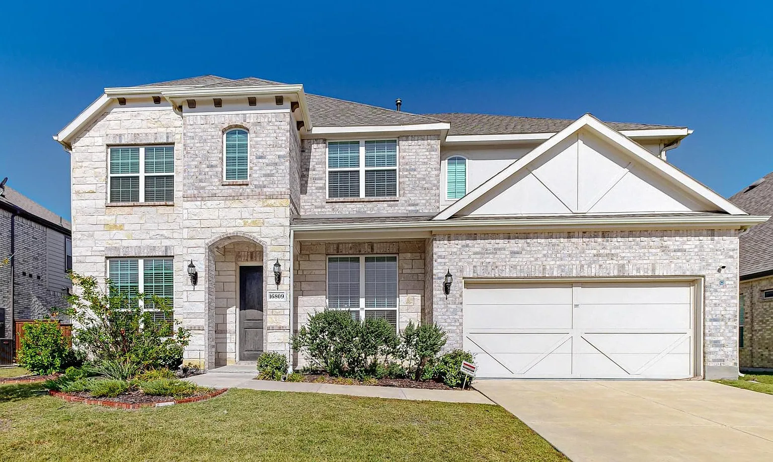 5 bed, 3800 sqft, $3,499 — Photo 2