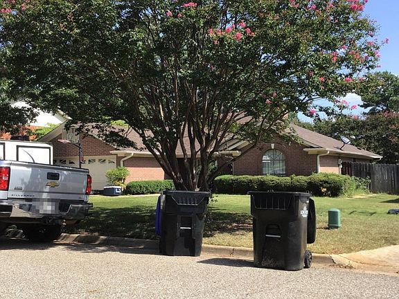 2nd image of 1207 Ashbourne Ln