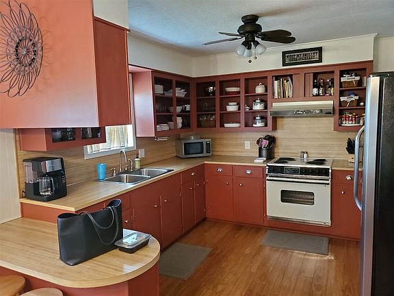 5th image of 627 Lakewood Est