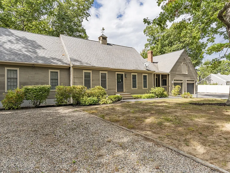 13 Andrew Ave — Photo 11