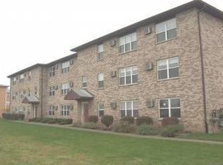62 Riverview Ct, Secaucus, NJ 07094