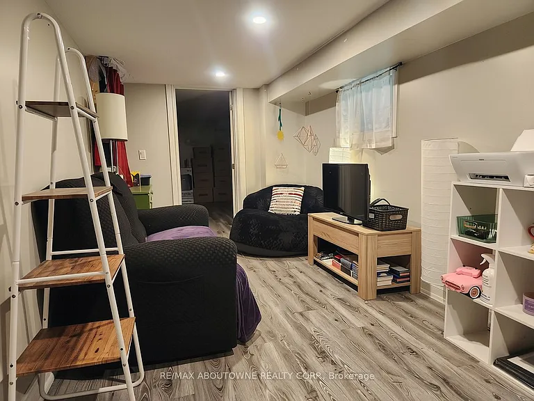 498 Main St E #1B — Photo 8