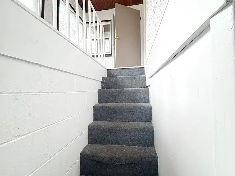 9 Grantham Ave S — Photo 34