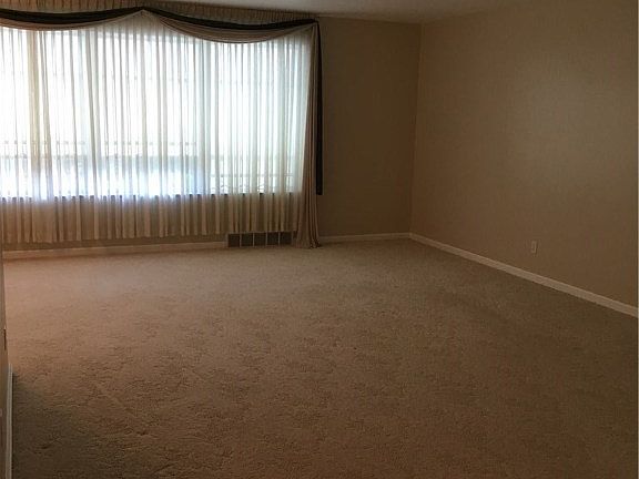 3rd image of 624A Park Ln