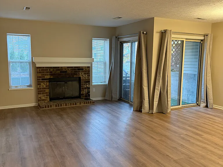 1390 Cedarwood Dr #D1 — Photo 4