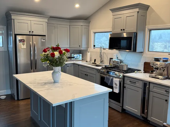 93 Central Ave Floor 2, Amityville, NY 11701