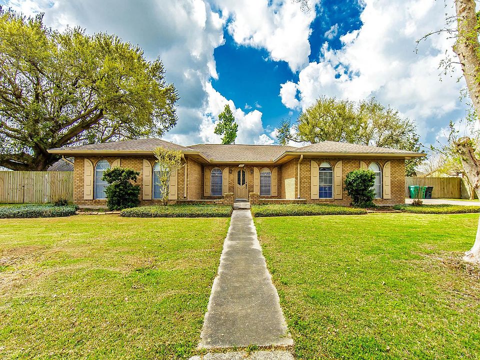 1st image of 202 S Hidalgo Ln