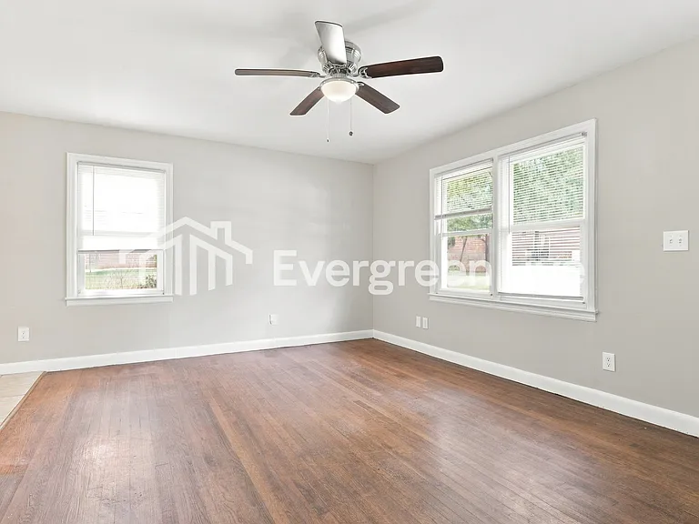 823 Williams St — Photo 7
