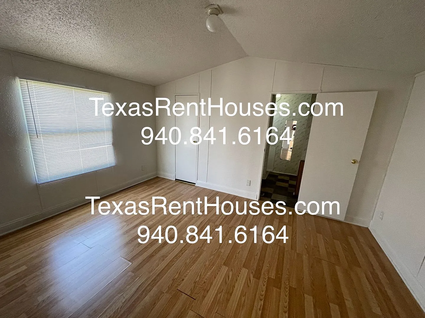 Pet Friendly - Pets Are Welcomed In This 3 Bedroom 2 Bath Home With Fenced Yard — Photo 4