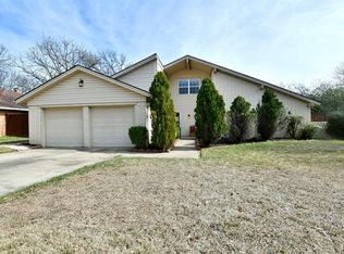 2812 Ridgewood Dr, Hurst, TX 76054