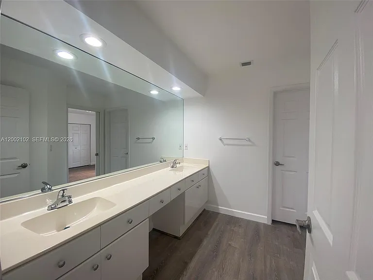 2486 Bay Isle Dr — Photo 32