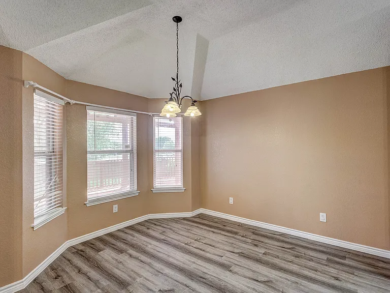 7708 Chandler Ct — Photo 10