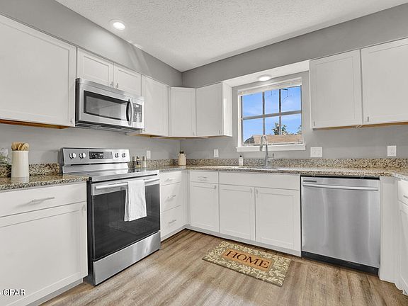 3rd image of 2409 Nicole Dr
