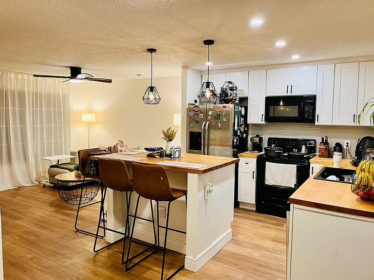 13917 Village View Dr — Photo 4