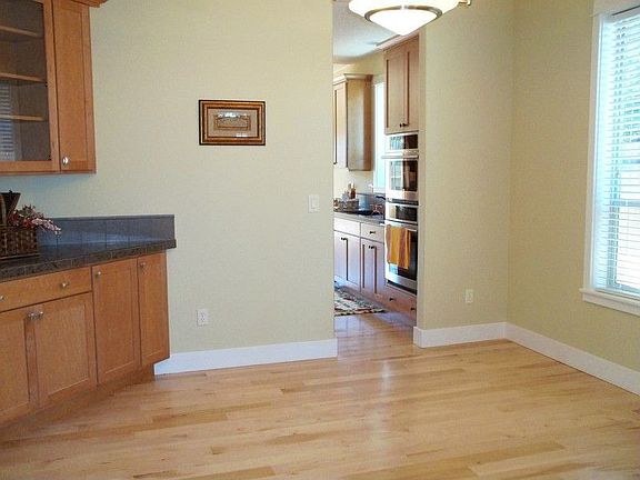 4th image of 18305 NE 25th Cir