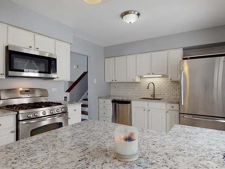 224 Berry St — Photo 8