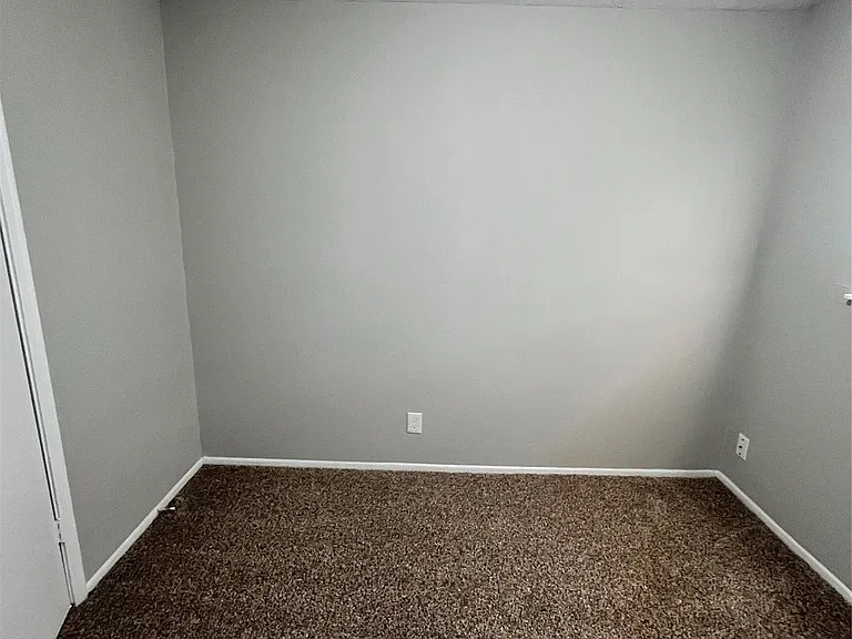 22318 Meadowgate Dr — Photo 16