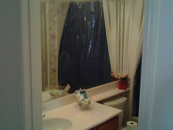 Guest- Shared Full Bath