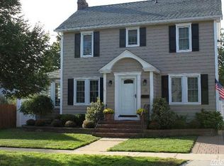 20 Birch Dr, Merrick, NY 11566