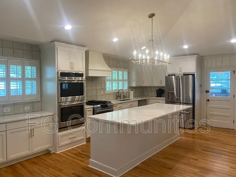 3 bed, 2.0 bath, 1985 sqft, $2,695 — Photo 4