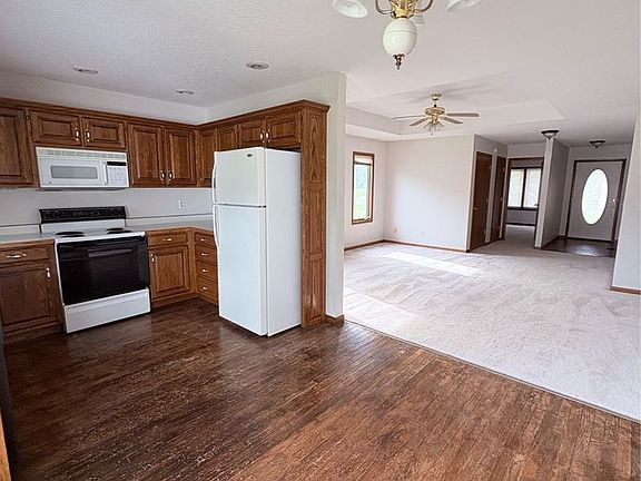 4th image of 124-126 W Briarbrook Ln