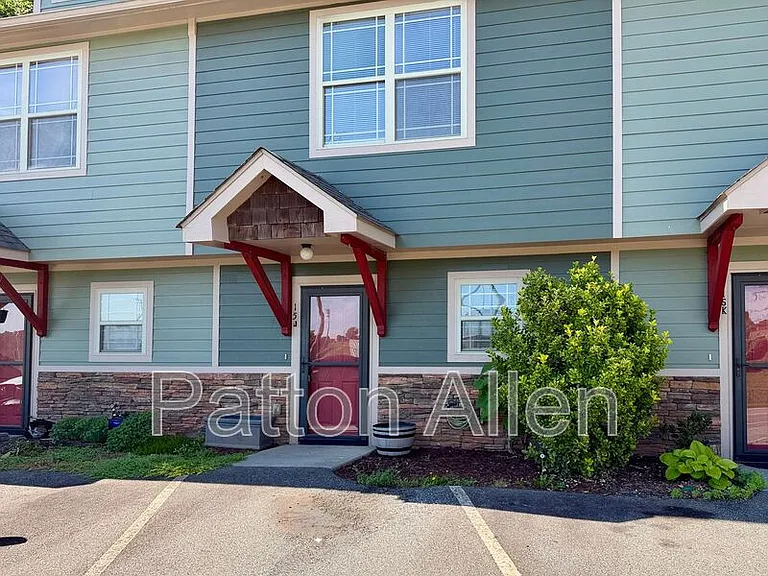 15 Lees Creek Rd #J — Photo 2