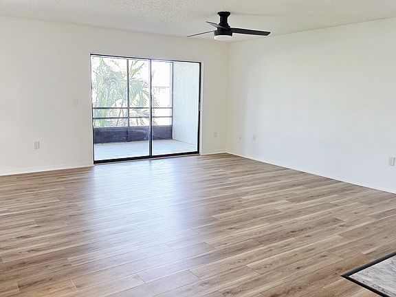 3rd image of 2443 Twin Dr