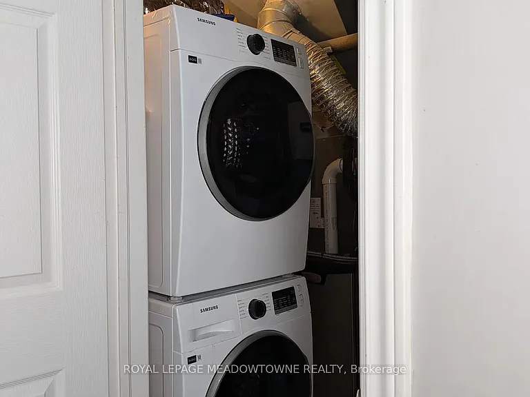 259 Queen Mary Dr — Photo 8