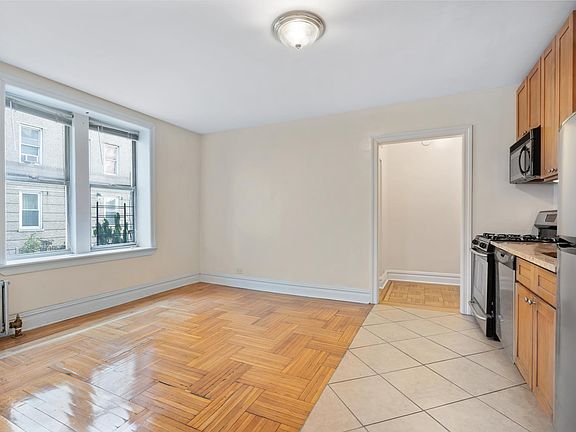 3rd image of 811 Walton Ave APT A25