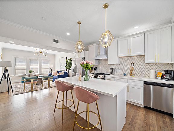 3rd image of 1802 Wentworth St Unit 1