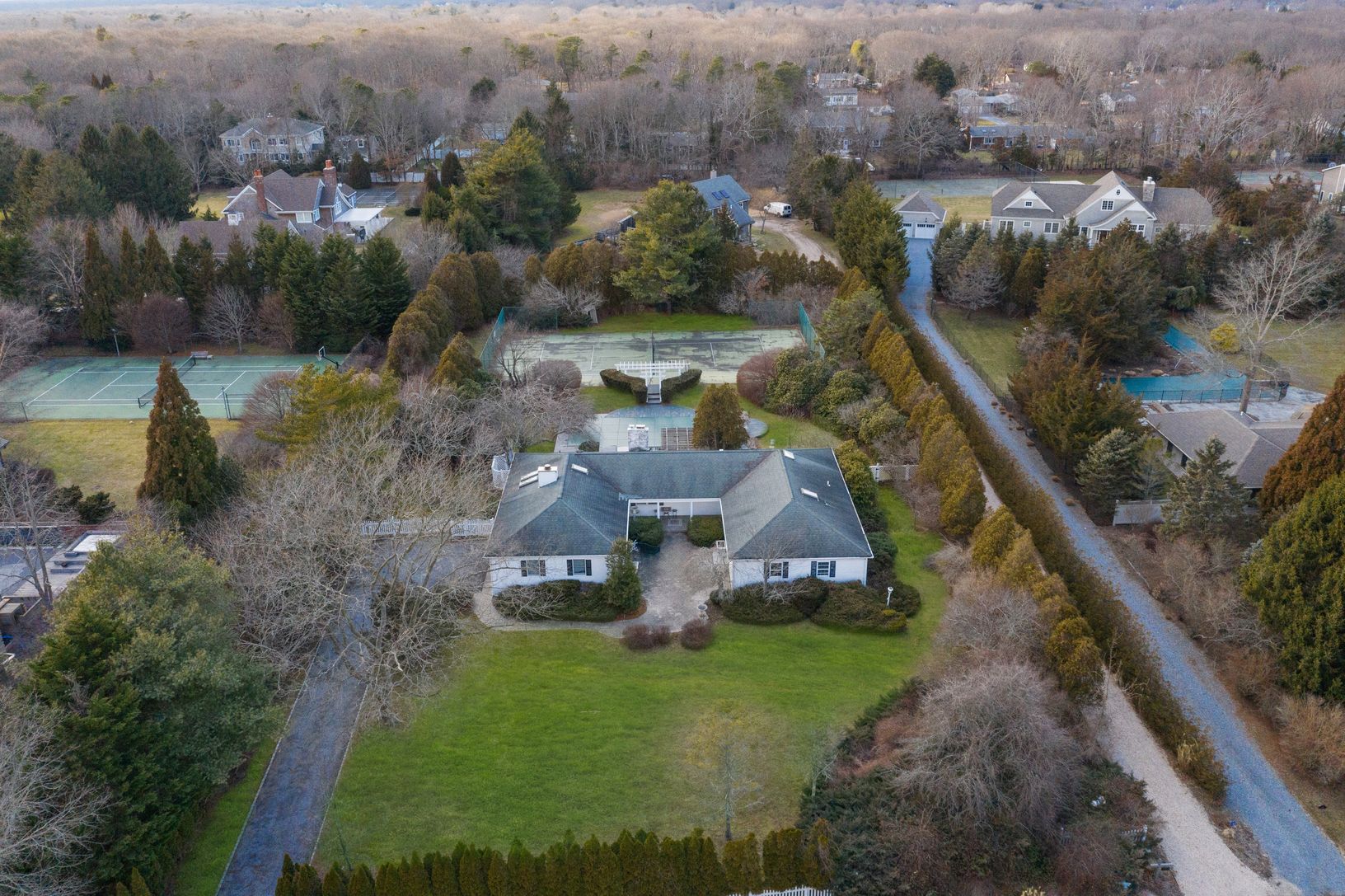  5 BEDROOM POOL/TENNIS