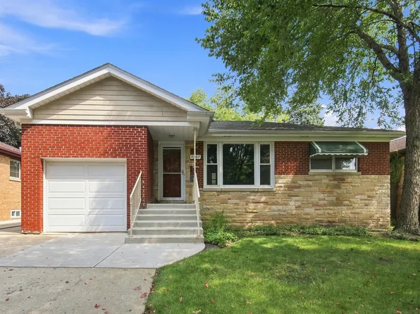 7707 N Nora Ave, Niles, IL 60714