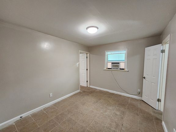5th image of 2600 Countiss Dr APT 4
